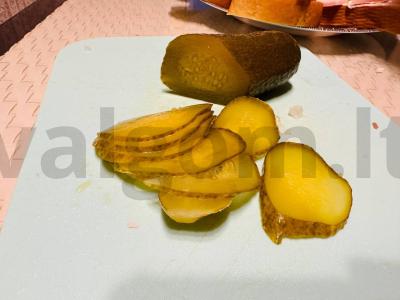 Brusketa su šonine ir lydytu sūriu „Užkandžiai“ Žingsnis 6