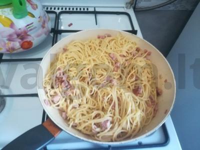 Spagečiai su šonine pagrindine nuotrauka
