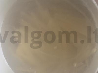 Nudelių patiekalas su krevetėmis ir sūriu Žingsnis 2