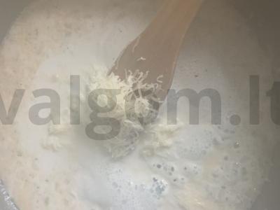 Nudelių patiekalas su krevetėmis ir sūriu Žingsnis 7