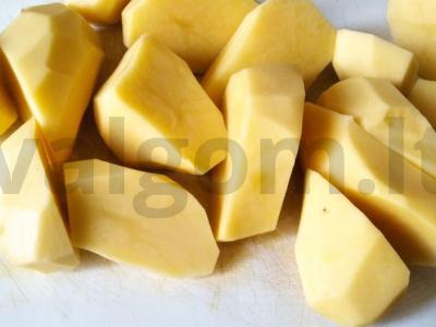 Sriuba su meatballs ir daržovėmis Žingsnis 1