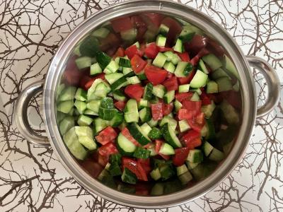 Daržovių salotas su sausainiais Žingsnis 1