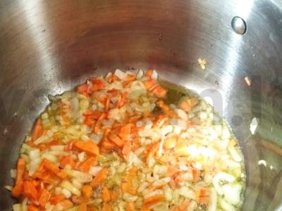 Sriuba su meatballs ir daržovėmis Žingsnis 3