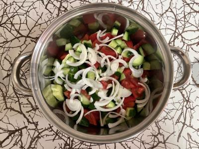 Daržovių salotas su sausainiais Žingsnis 2