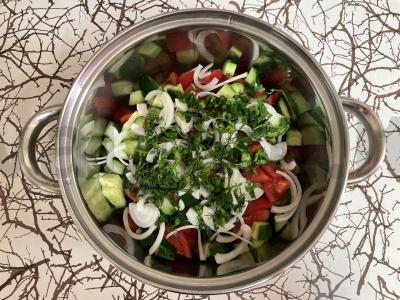 Daržovių salotas su sausainiais Žingsnis 3