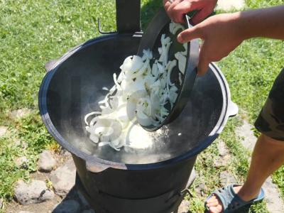 Troškintos šoninės naminiame pomidorų sultyse Žingsnis 5