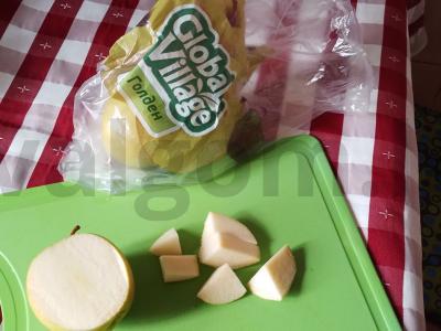 Obuolių, raudonųjų serbentų ir žaliosios arbatos kokteilis Žingsnis 1