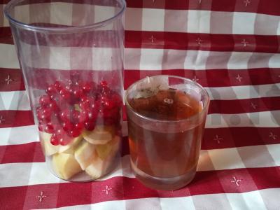 Obuolių, raudonųjų serbentų ir žaliosios arbatos kokteilis Žingsnis 2