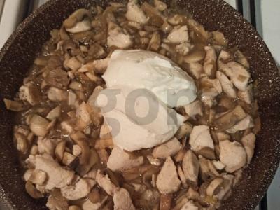 Vištiena su grybais grietinės padaže Žingsnis 3