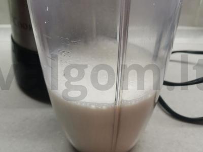 Pieno kokteilis su aronijomis Žingsnis 1