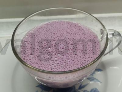 Pieno kokteilis su aronijomis pagrindine nuotrauka