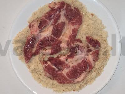 Kiaulienos kotletai su migdolų džiūvėsėliais Žingsnis 3