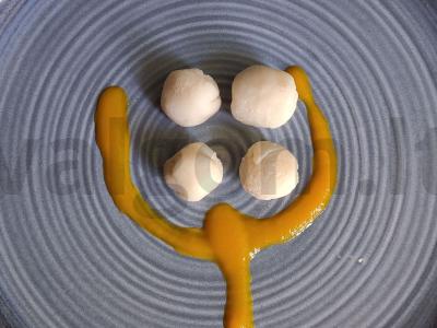 Mochi su marakuja ir obuoliu pagrindine nuotrauka