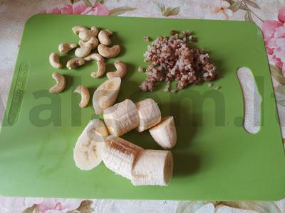 Pieno, grikių, banano ir anakardžių kokteilis Žingsnis 2