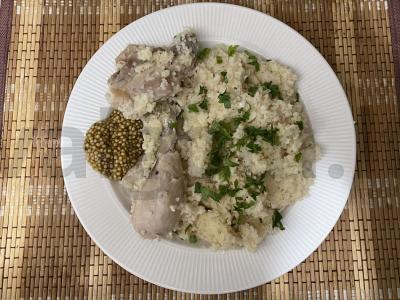 Vištienos šlaunelės su kuskusu pagrindine nuotrauka