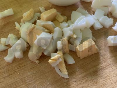 Purūs pyragas su svogūnais ir kiaušiniais Žingsnis 4