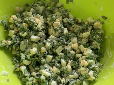 Purūs pyragas su svogūnais ir kiaušiniais Žingsnis 6