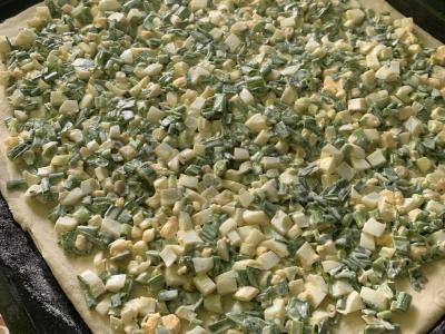 Purūs pyragas su svogūnais ir kiaušiniais Žingsnis 8