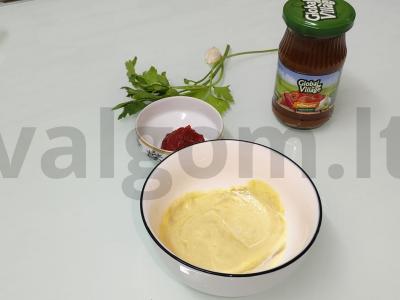 Aštrus padažas mėsai iš adžikos ir majonezo Žingsnis 1