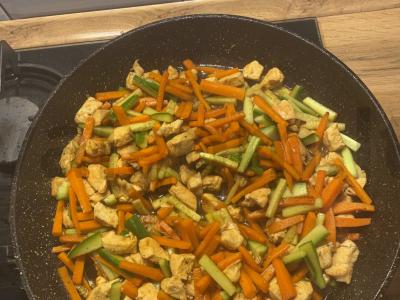 Funchosa su vištienos filė ir daržovėmis Žingsnis 2