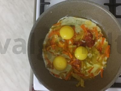 Kiaušinienė su daržovėmis pusryčiams Žingsnis 2