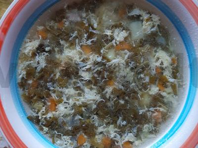 Špinatų sriuba su meatballs pagrindine nuotrauka