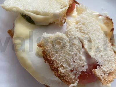 Sumuštinis „Žvalus rytas“ su sūriu ir ciberžole pagrindine nuotrauka