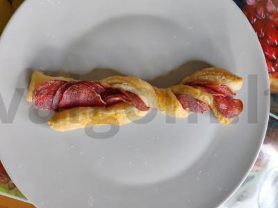 Kosička su saliami pagrindine nuotrauka