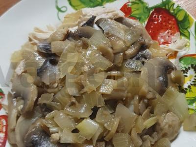 Saulėgrąžų salotos su vištiena, grybais ir sūriu Žingsnis 2