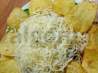 Saulėgrąžų salotos su vištiena, grybais ir sūriu Žingsnis 4