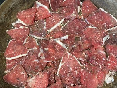 Prancūziškas mėsos patiekalas su veršiena ir gaudos sūriu Žingsnis 1