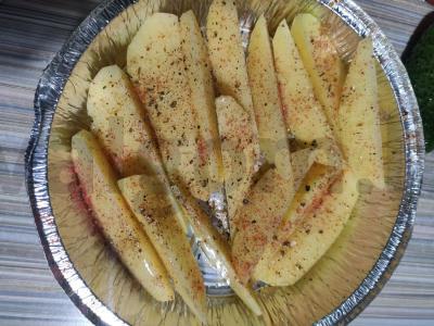 Kaimiški bulvės su barbekiu padažu Žingsnis 1