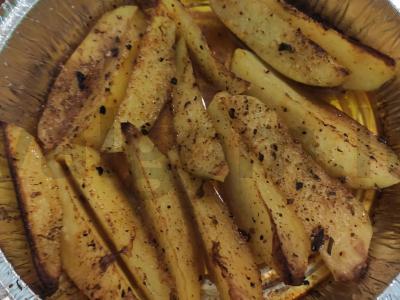 Kaimiški bulvės su barbekiu padažu pagrindine nuotrauka