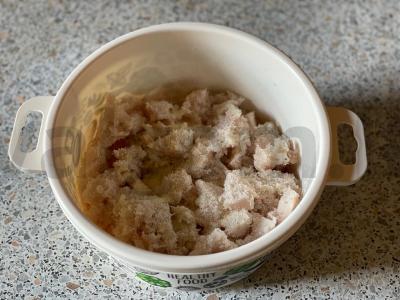 Menkių kotletai su svogūnais ir morkomis Žingsnis 2