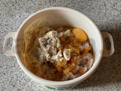 Menkių kotletai su svogūnais ir morkomis Žingsnis 4