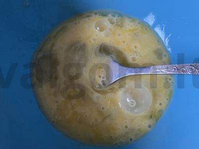 Tortilija su kiaušiniu, kumpiu ir sūriu greitam pusryčiui Žingsnis 3