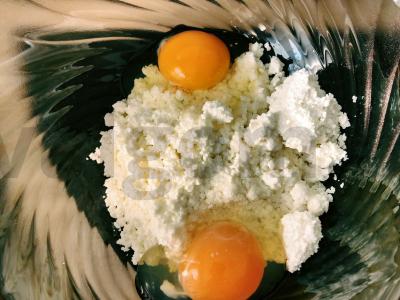 Varškės ritinėliai su olandišku sūriu Žingsnis 1