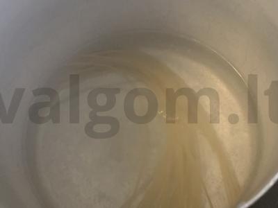 Makaronai su krabų lazdelėmis Žingsnis 1