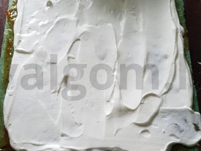 Spalvotas ritinys su uogiene Žingsnis 5