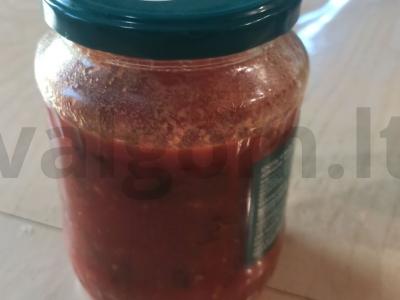 Aštrus padažas su česnaku ir paprikomis žiemai pagrindine nuotrauka