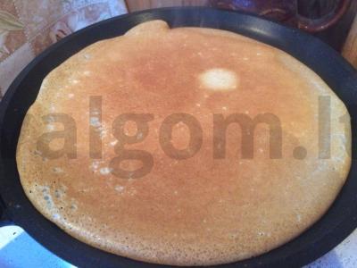 Kreminiai blynai su citrininiais grietinėlėmis ir braškėmis Žingsnis 2