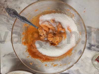 Morkų keksiukas „Kiškučio džiaugsmas“ Žingsnis 3