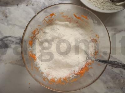 Morkų keksiukas „Kiškučio džiaugsmas“ Žingsnis 4