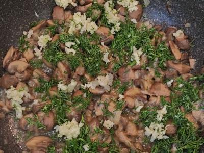 Česnakinis grybų padažas su vištiena Žingsnis 8