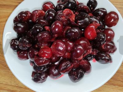 Šokoladinis keksiukas su vyšniomis pieno pagrindu Žingsnis 1