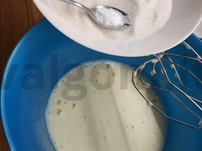 Šokoladinis keksiukas su vyšniomis pieno pagrindu Žingsnis 3