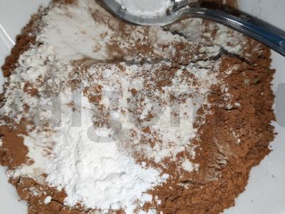 Šokoladinis keksiukas su vyšniomis pieno pagrindu Žingsnis 7