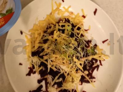 Salotas „Nauda“ su virtomis burokėliais ir varškės sūriu Žingsnis 5