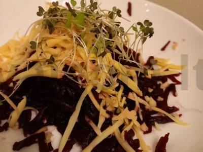 Salotas „Nauda“ su virtomis burokėliais ir varškės sūriu pagrindine nuotrauka