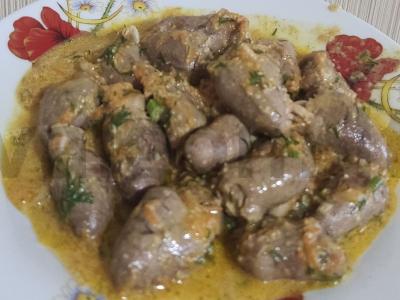 Troškinti vištienos širdelės grietinėje pagrindine nuotrauka